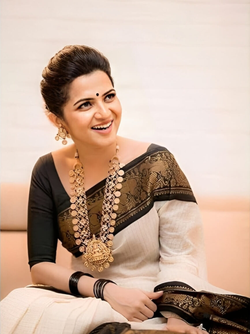 Jacquard Silk Saree - vastrik